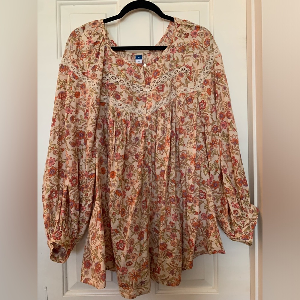 Old Navy Feminine lightweight peasant blouse